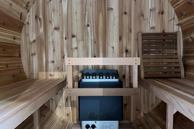 Standard benches in red cedar knotty